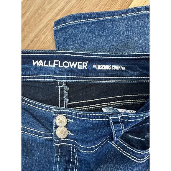 NWT Wallflower The Luscious Curvy Bootcut Jeans Size 11 Long - Picture 7 of 9